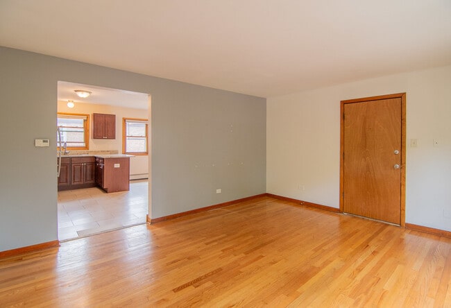 Building Photo - 801 E 89th St