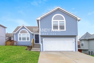 Building Photo - 1147 Blue Bird Ln