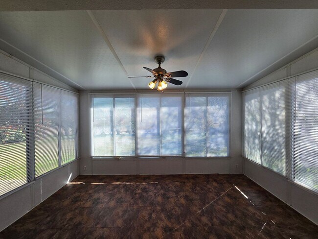 Foto del edificio - RENT REDUCTION & RENT SPECIAL - AVAILABLE NOW!