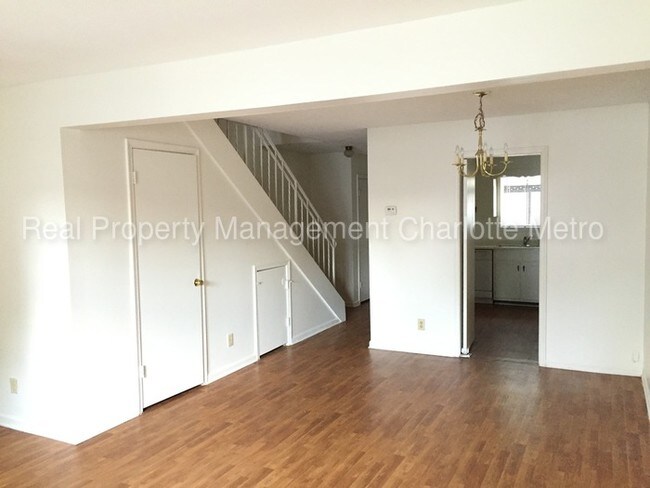 Foto del edificio - 5816 Hunting Ridge Ln