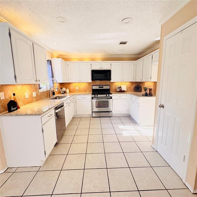 Foto del edificio - 17506 Klamath Falls Dr