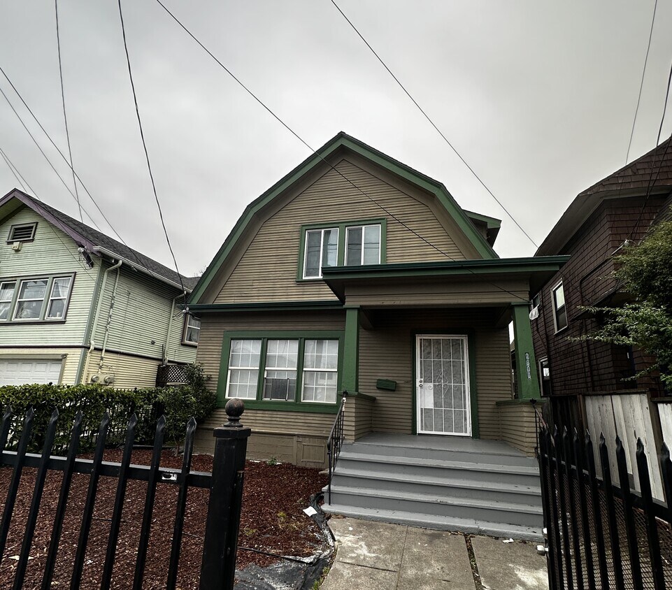 Photo - 2806 Adeline St (Oakland, CA)