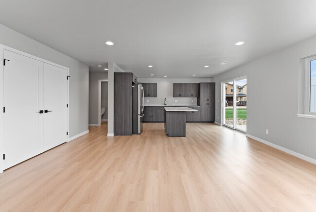 Building Photo - 1427 Thatcher Cir