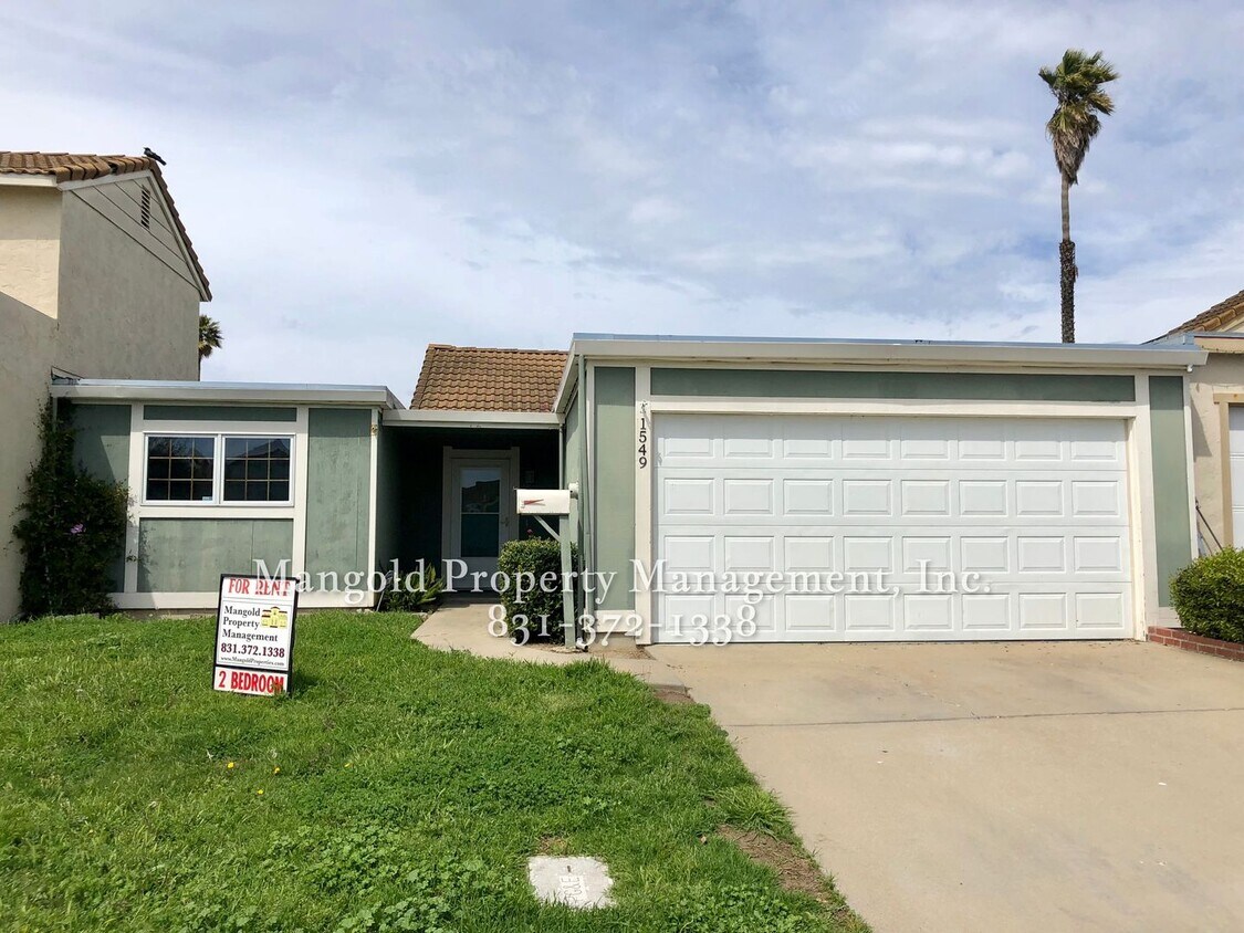 Foto principal - Charming 2-Bed 1-Bath Home with Vaulted Ce...