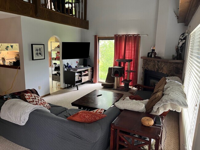 Living Room /Walkout to Patio - 5542 Malibu Dr