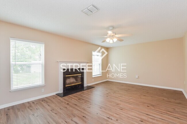 Building Photo - REDUCED PRICE!- $500 off first month's ren...