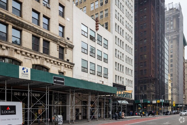 Building Photo - 265 Broadway