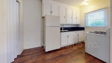 Building Photo - 630 Bird St