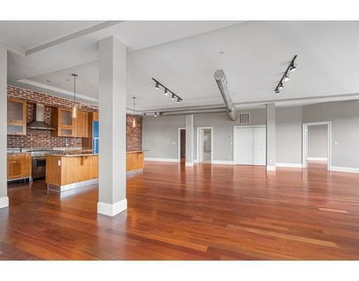 Building Photo - 126 N Washington St