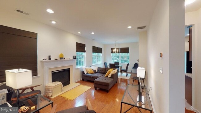 Building Photo - 206 Concord Pl