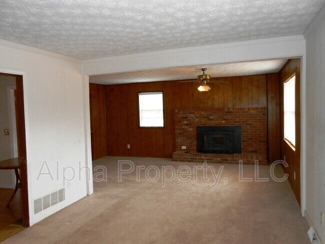 Building Photo - 116 Maxwell Cir