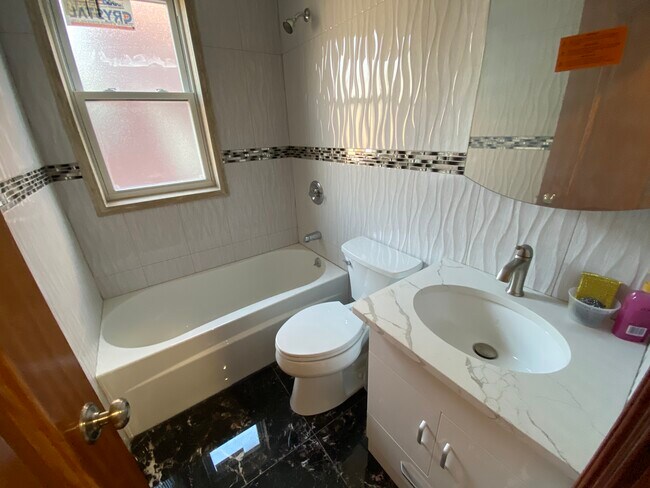 Foto del edificio - 3274 Giegerich Pl