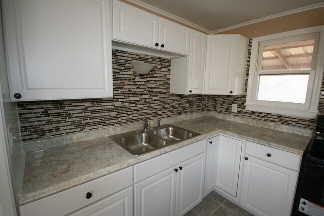 Building Photo - Blair Avenue Duplex