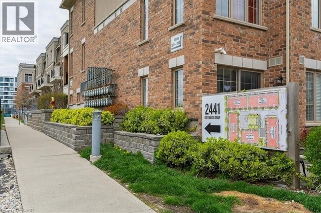 Building Photo - 2441 Greenwich Dr