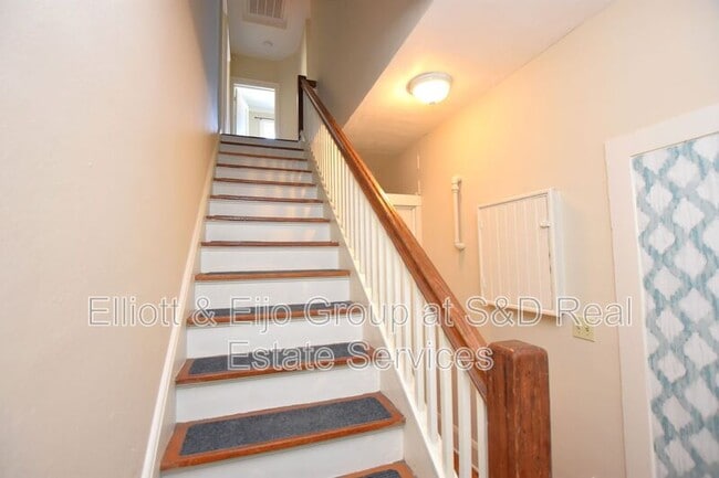 Building Photo - 709 Park Hill Ave