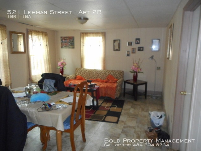 Building Photo - 2nd Floor 1 Br Apartment Heat included 575/m