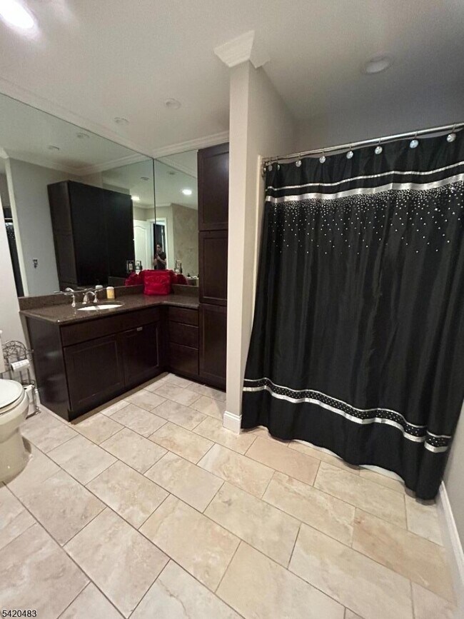 Foto del edificio - 220 Butternut Dr