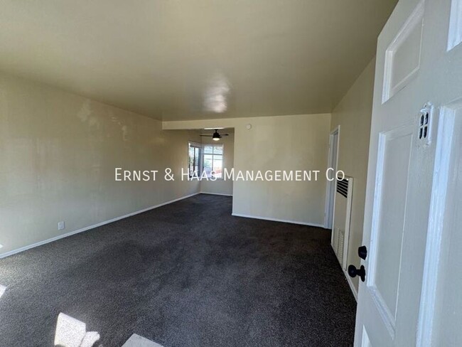 Building Photo - Cozy 1 Bedroom Apartment Located in Long B...