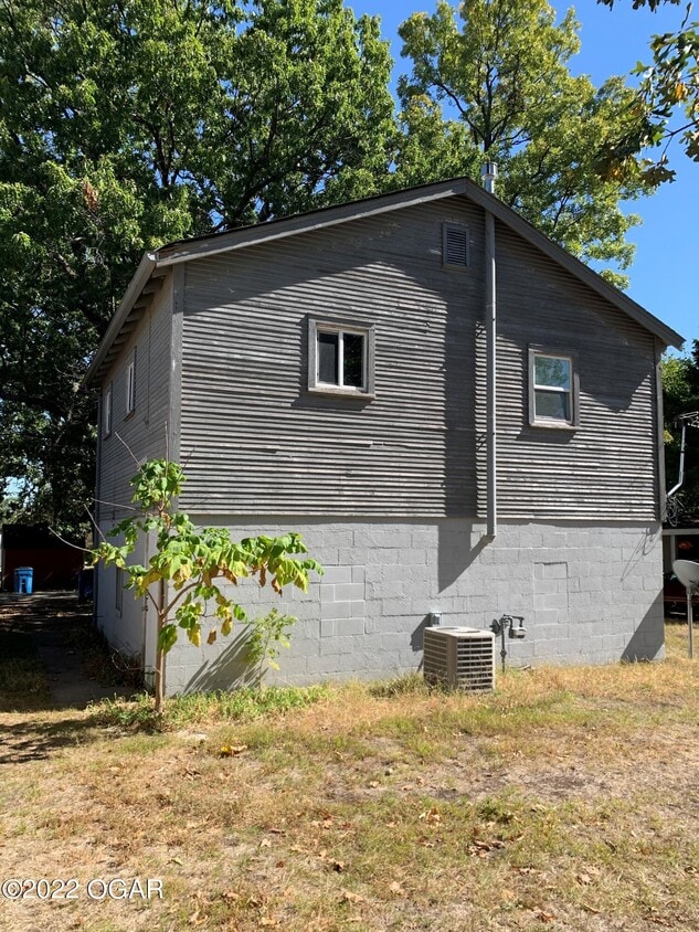 103 S Patterson Ave, Joplin, MO 64801 Condo for Rent in Joplin, MO