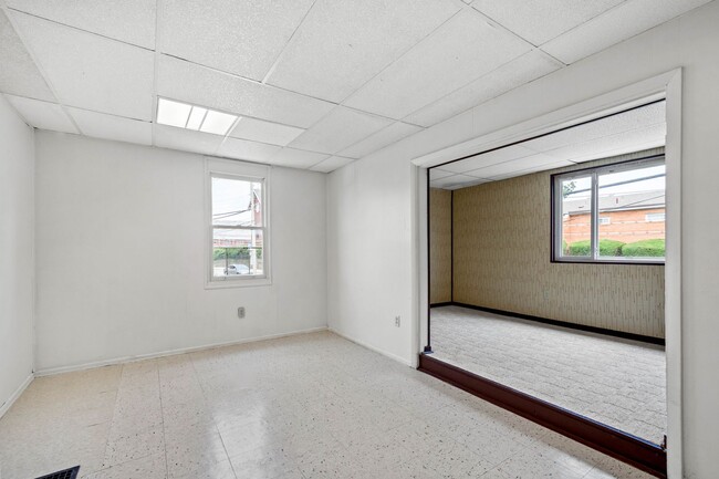 Building Photo - 2720 Churchview Avenue