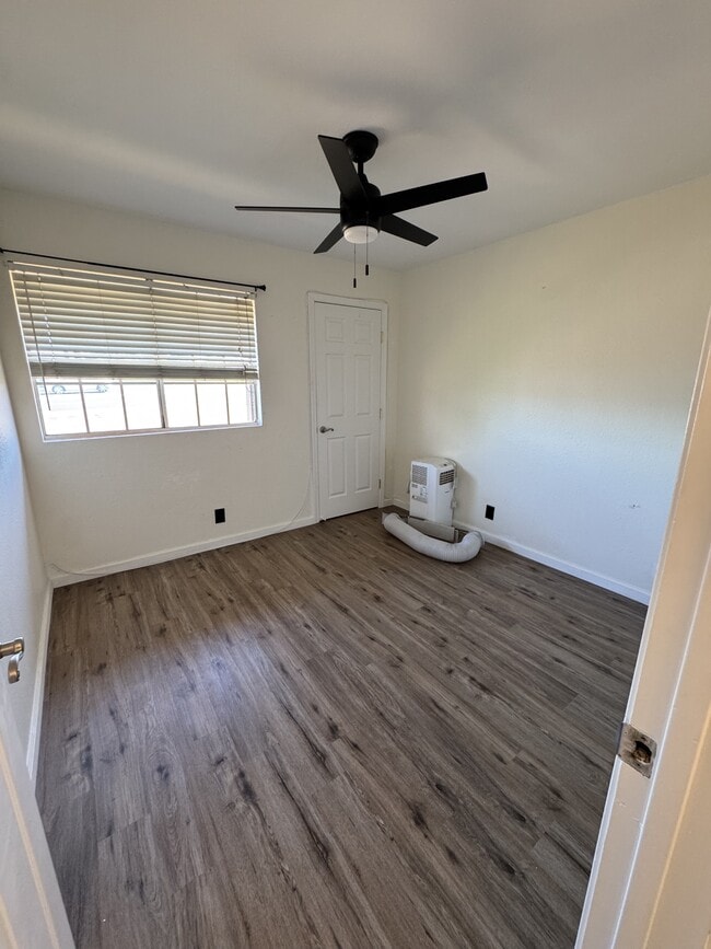 Foto del edificio - 140 Uwapo Rd