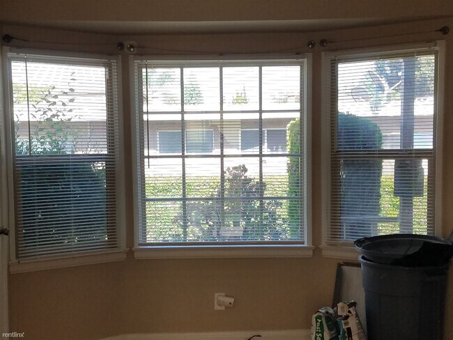 Foto del edificio - 1 br, 1 bath Apartment - 5247 E Carson St