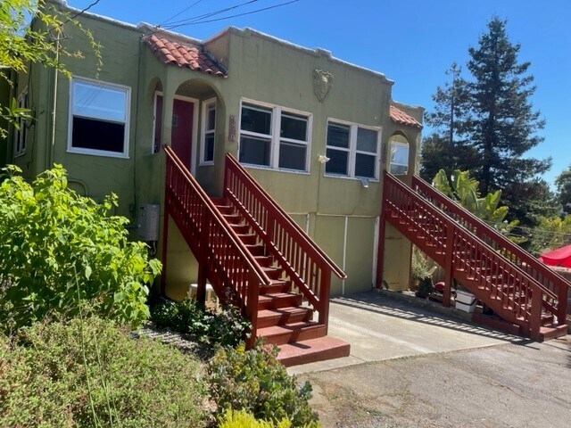 Primary Photo - 3870 Coolidge Ave