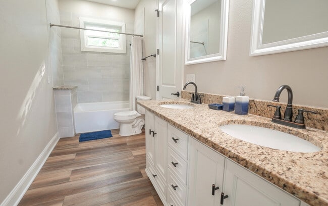 Foto del edificio - 23 E Brainerd St