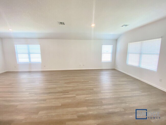 Building Photo - 2720 Coral Vly