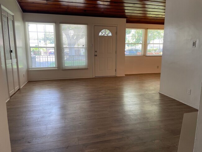 Living room looking towards front - 1023 N Rose St