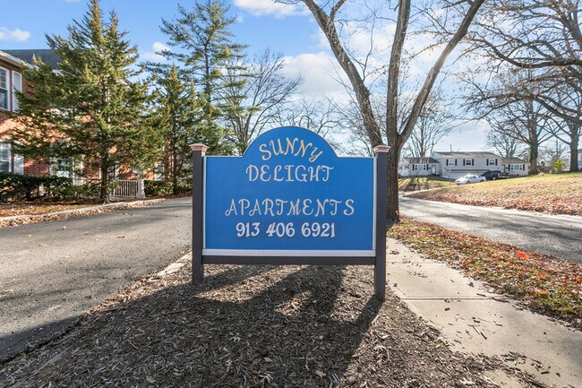 Foto del edificio - 8325 Lowell Ave