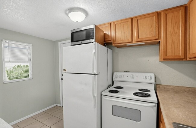 Building Photo - 1524 W Monroe St