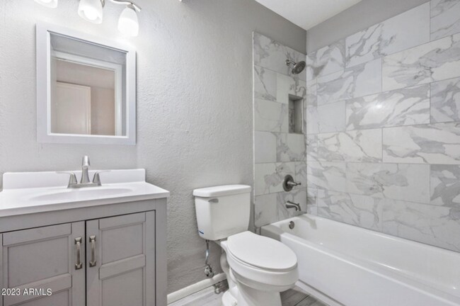 Foto del edificio - 4443 E Wood St