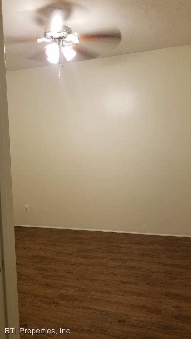 Foto del edificio - 1350 W 4th St