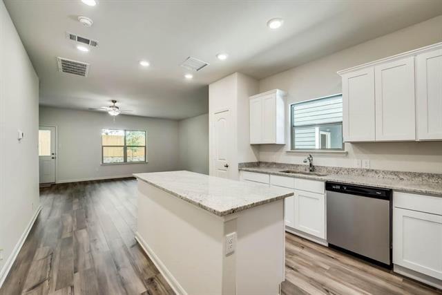Foto del edificio - 305 Marsh Ln