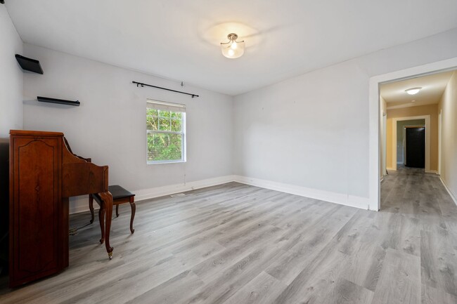 Building Photo - Great Bungalow with Huge Fenced in Backyar...