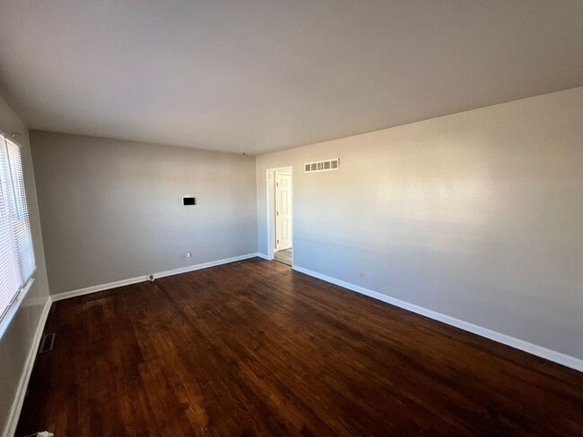 Foto del edificio - 3-Bed, 2-Bath Home with Finished Basement