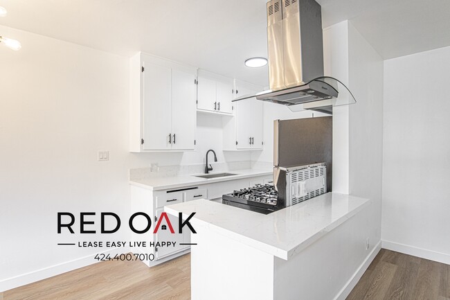 Foto del edificio - Marvelous Bright and Spacious Completely R...