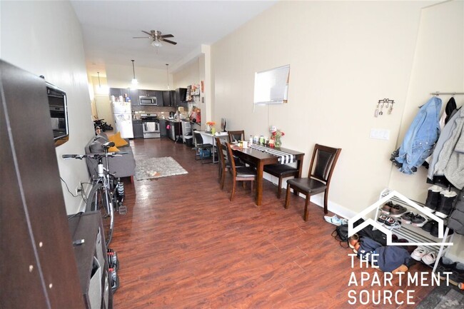 Foto del edificio - 3813 W Montrose Ave