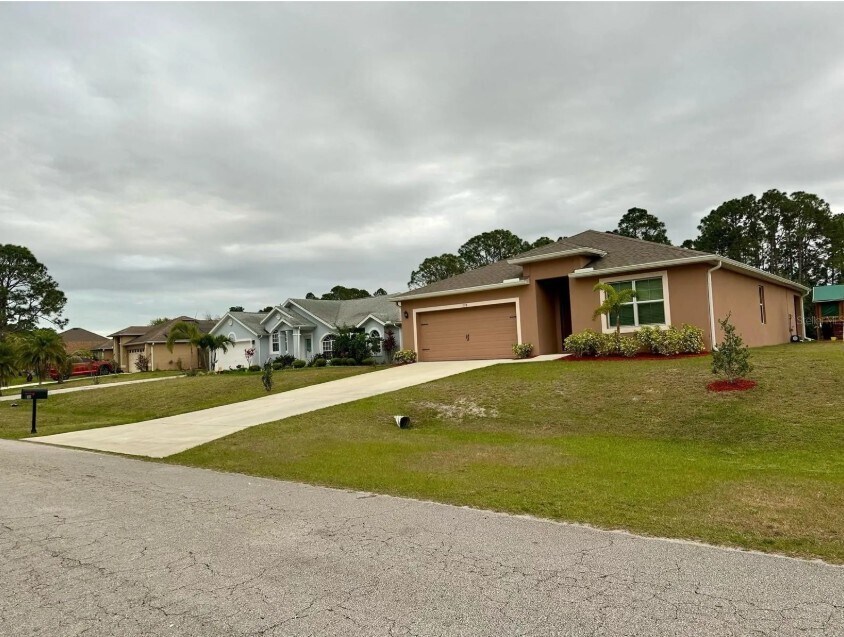 Foto del edificio - 538 Vin Rose Cir SE