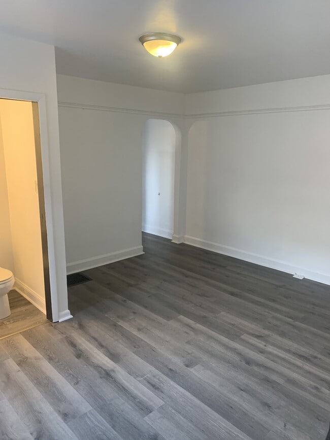 Building Photo - 525 Sunnyside Ave