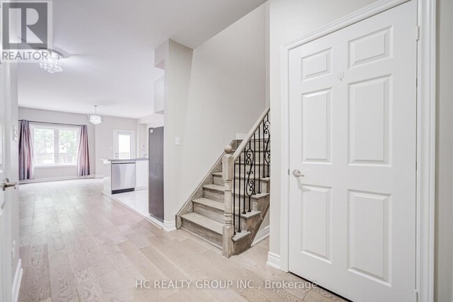 Photo du bâtiment - 56 N Lake Rd