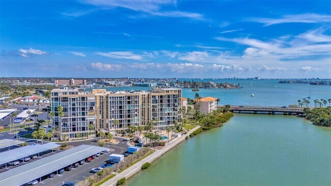 Foto del edificio - 7400 Sun Island Dr S