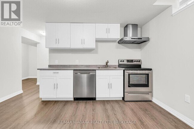 Building Photo - 142 Bur Oak Dr