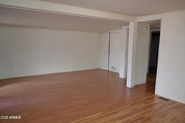 Building Photo - 731 S 85th St