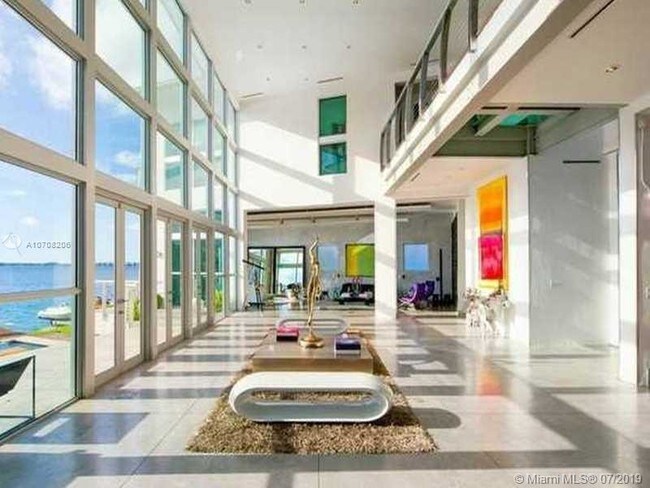 Building Photo - 1215 N Venetian Way