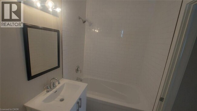 Photo du bâtiment - 181 King St E