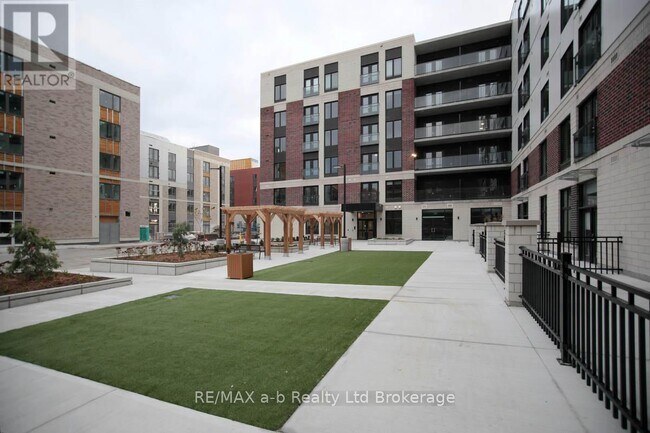 Photo du bâtiment - 370 South St