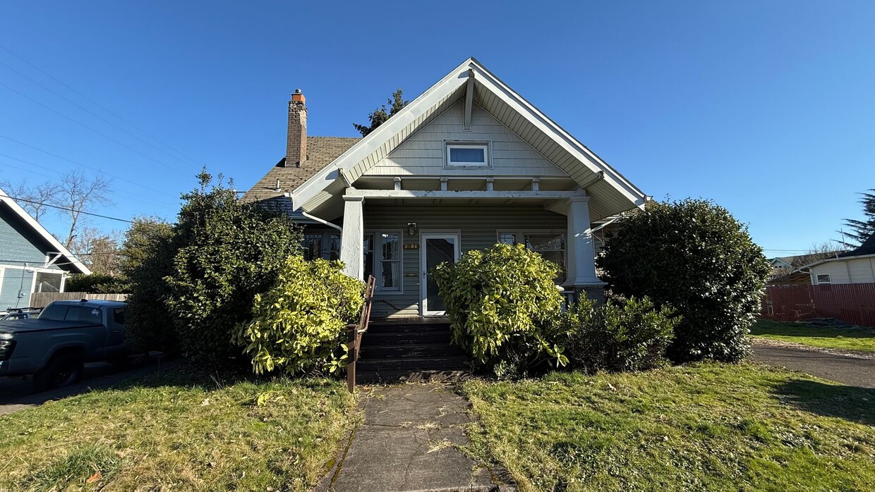 Primary Photo - Charming 1922 Portland Original – 4-Bedroo...