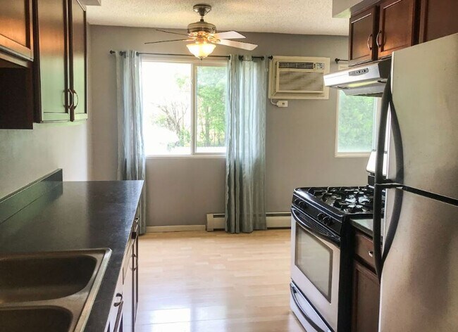 Foto del edificio - 2710 Rosalyn Ct